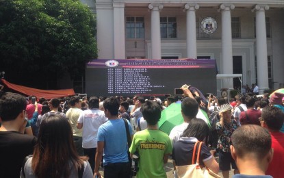 <p><strong>NEW LAWYERS. </strong>An LED wall in front of the Supreme Court (SC) building in Manila shows the list of passers of the 2017 Bar examinations on April 26, 2018. The results of the 2018 Bar examinations will be out on Friday (May 3, 2019). <em>(PNA file photo)</em></p>